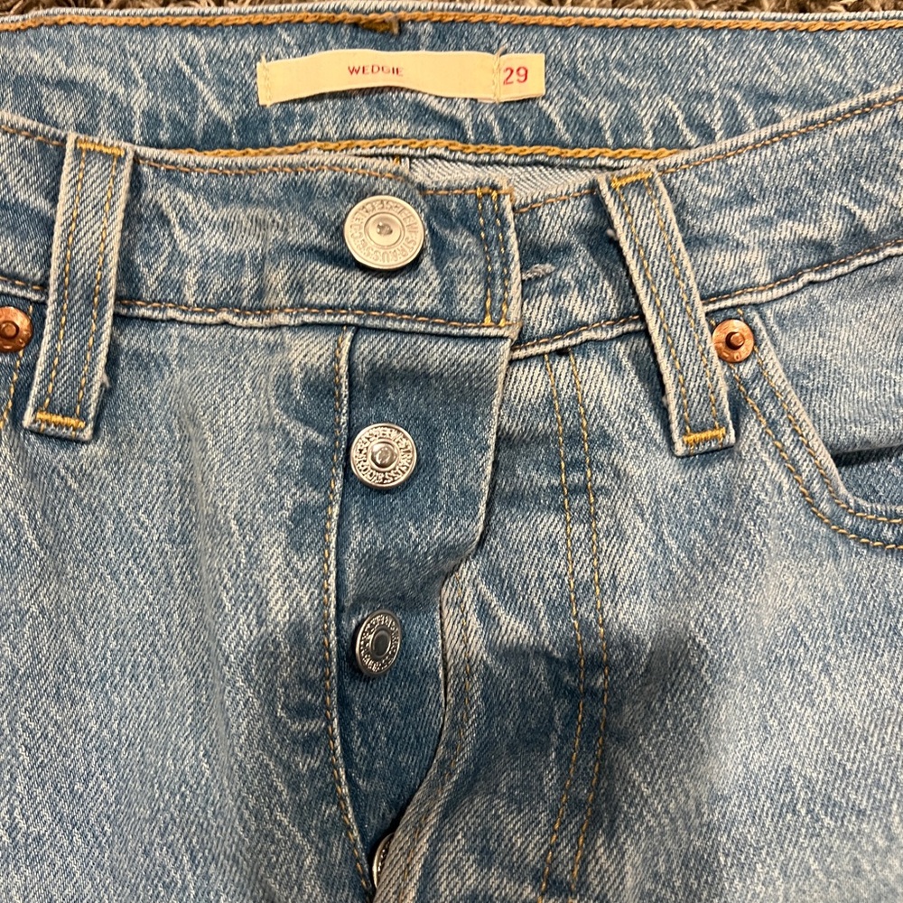 Levi’s wedge fit Jeans - Picture 2 of 3